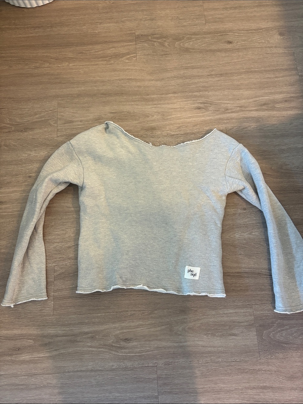 Women's Light Gray Raw-Edge Long Sleeve Top
